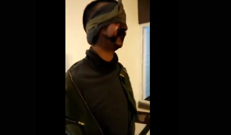 Vea el vídeo del piloto de la IAF Abhinandan Varthaman bajo la guardia paquistaní