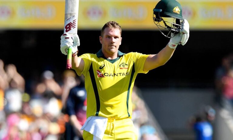 Aaron Finch bate el récord internacional T20 contra Zimbabwe