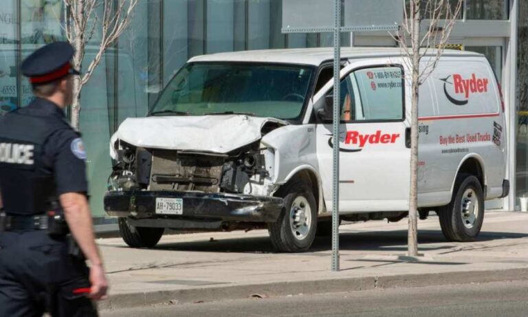 Ataque con furgoneta en Toronto: 10 muertos y 15 heridos después de que un vehículo arrollara a una multitud