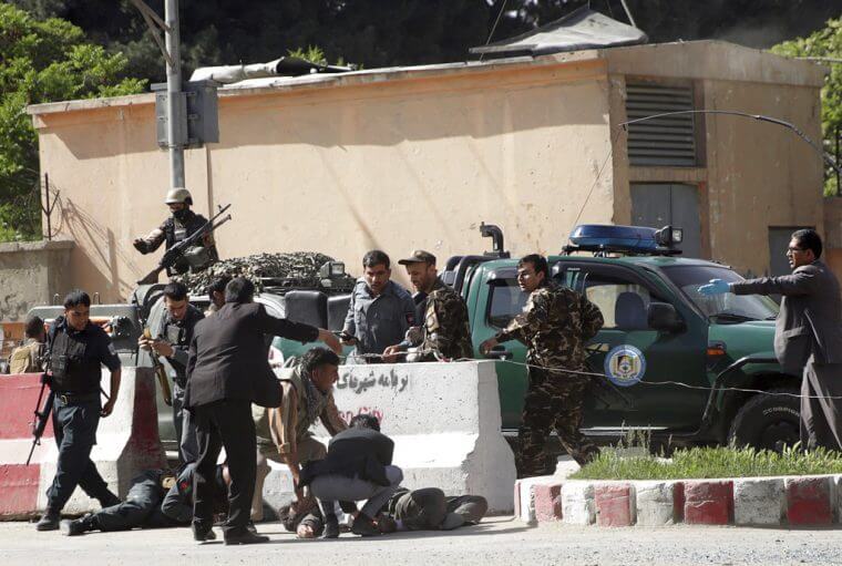 Doble atentado suicida en Kabul mata a 25 personas, entre ellas 9 periodistas