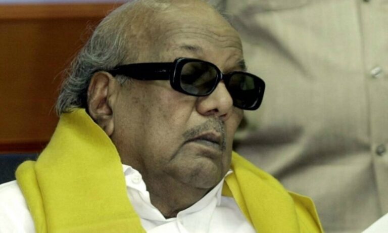 El presidente del DMK, M. Karunanidhi, ingresado en el hospital Kauvery