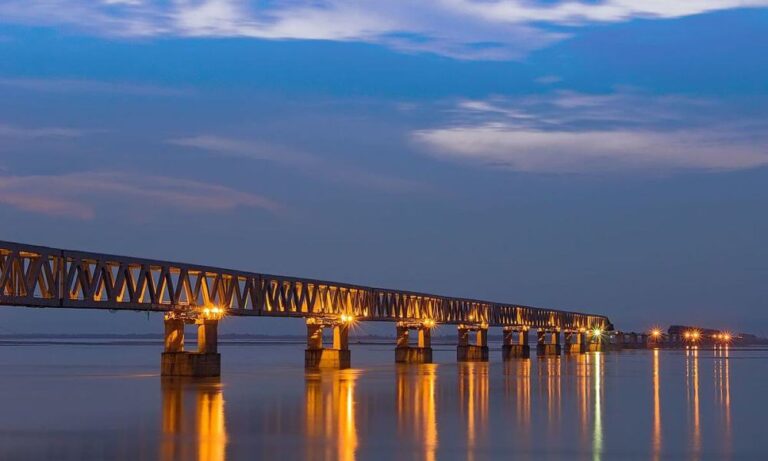 El primer ministro Modi inaugurará el puente carretera-ferrocarril más largo de la India a finales de este año