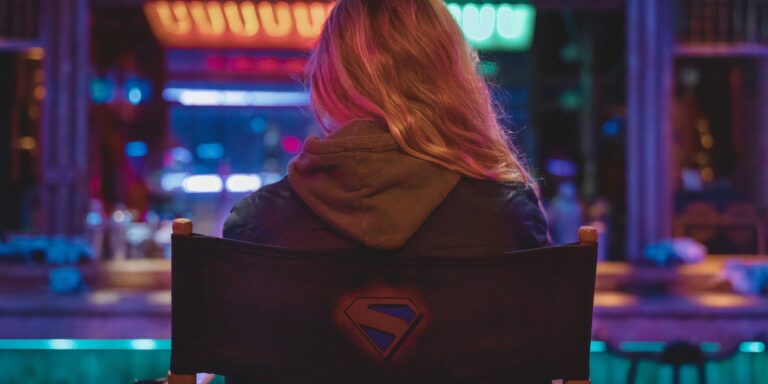 Supergirl comienza a disparar cuando James ha pasado por una actualización masiva